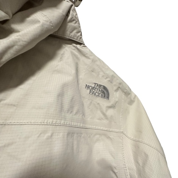 The North Face: Girls' Cream Full Zip Hooded Waterproof Jacket with Pockets - Picture 6 of 6